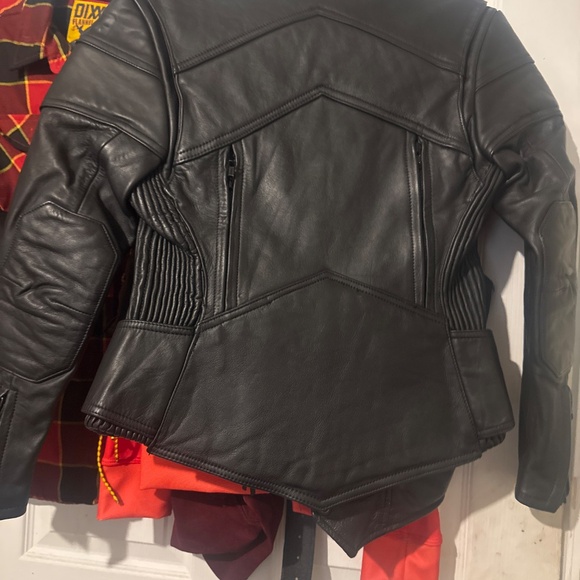 Women’s Leather Jacket - Picture 2 of 2